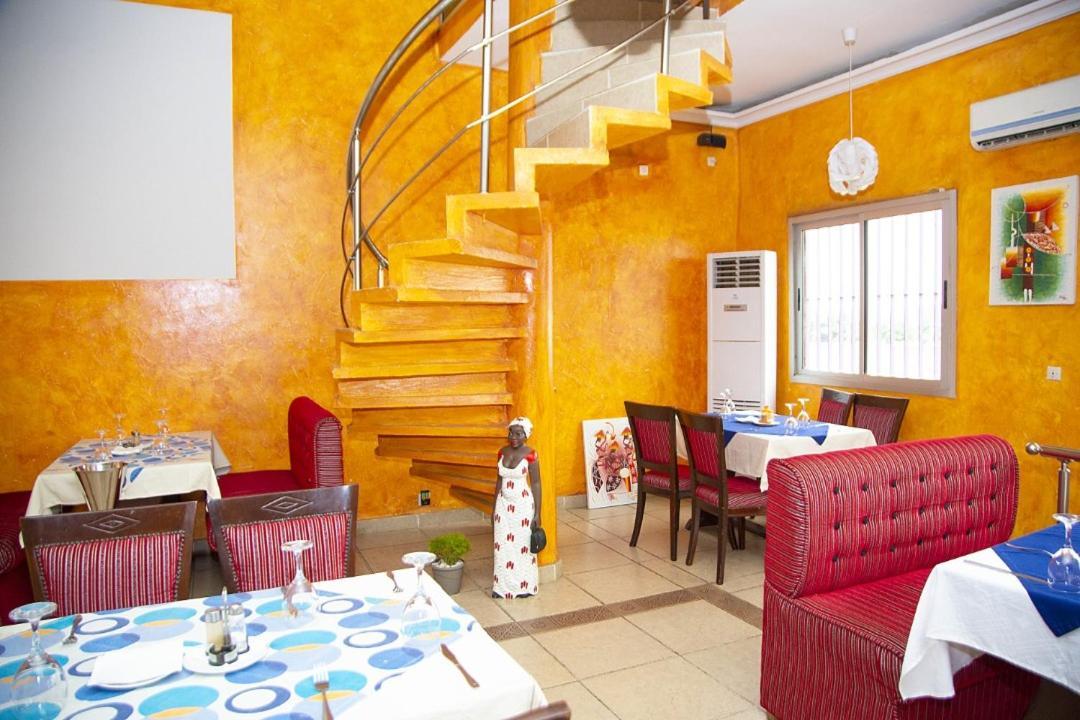 Cypa Hotel Abidjan Exteriör bild