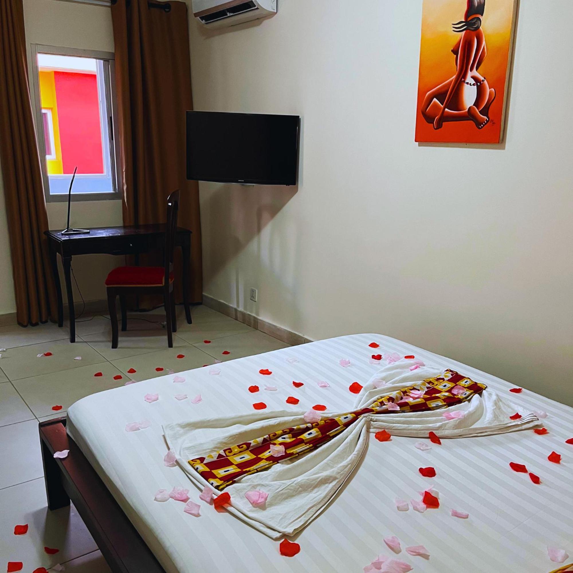 Cypa Hotel Abidjan Exteriör bild