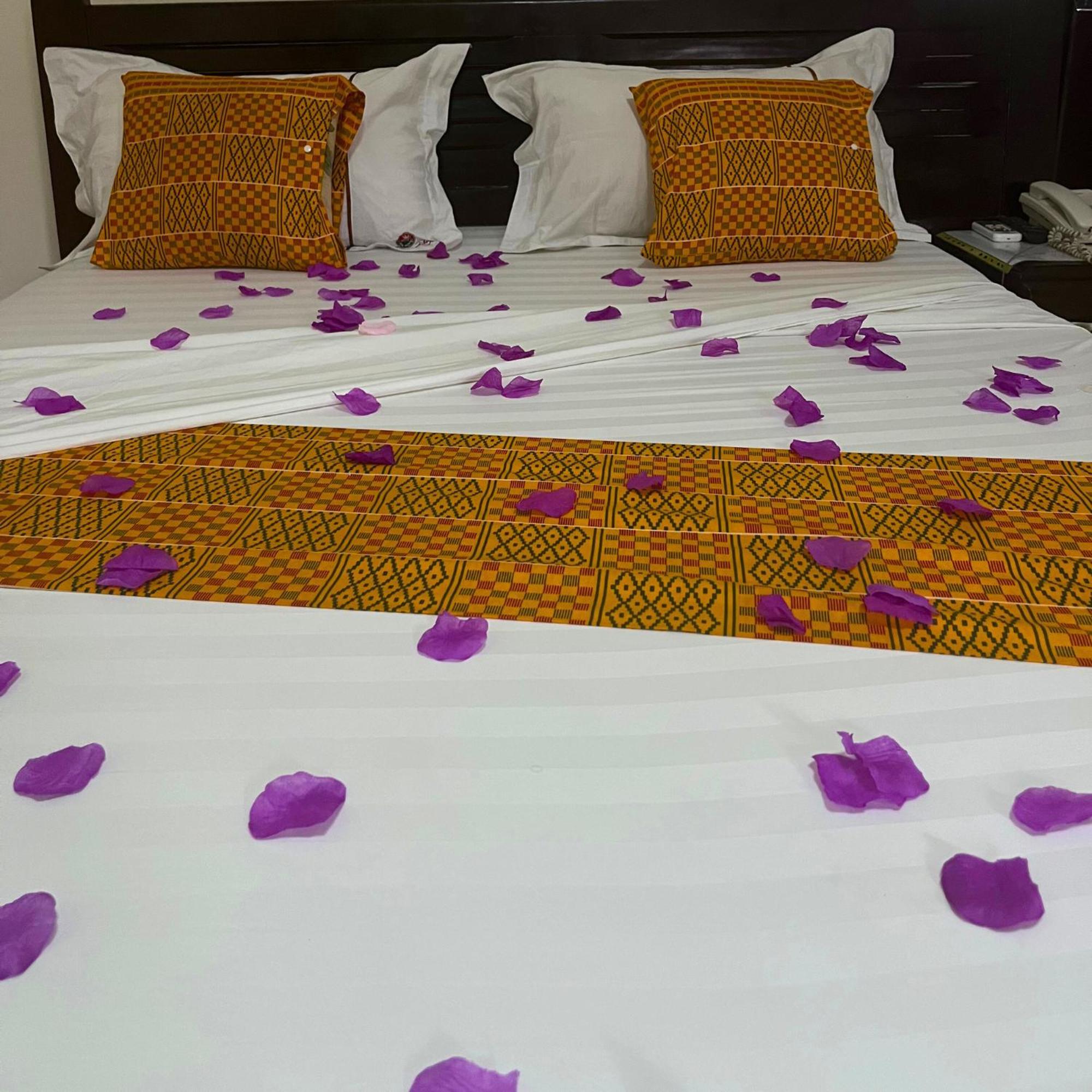 Cypa Hotel Abidjan Exteriör bild